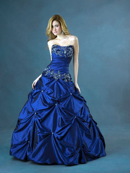 simple-elegance-in-a-blue-prom-dress-navy-blue-dress